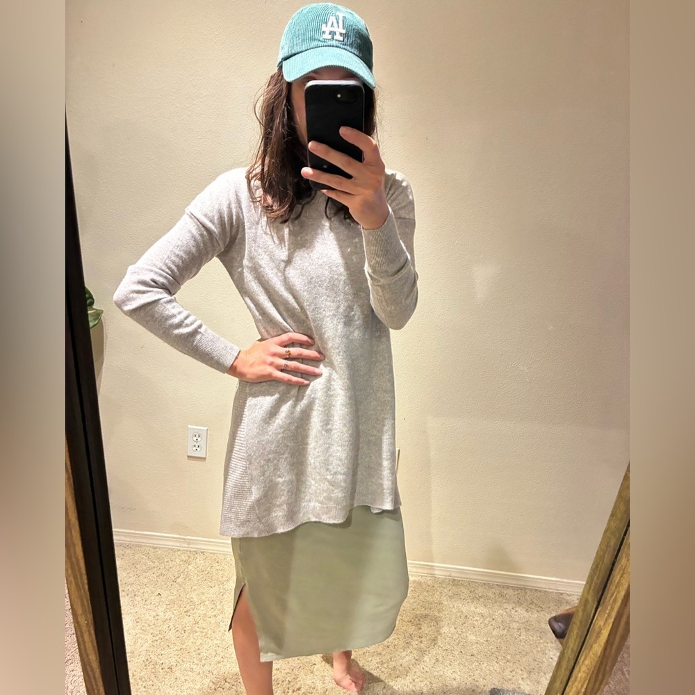 Cynthia Rowley Women’s Cashmere Pullover Sweater Split Back Crewneck Minimalist